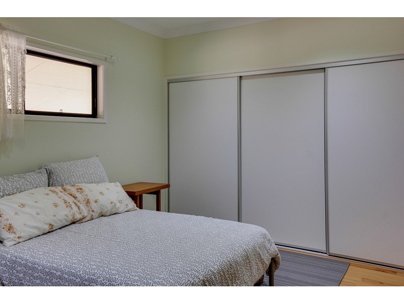 3 Helen Parade, Lamb Island QLD 4184