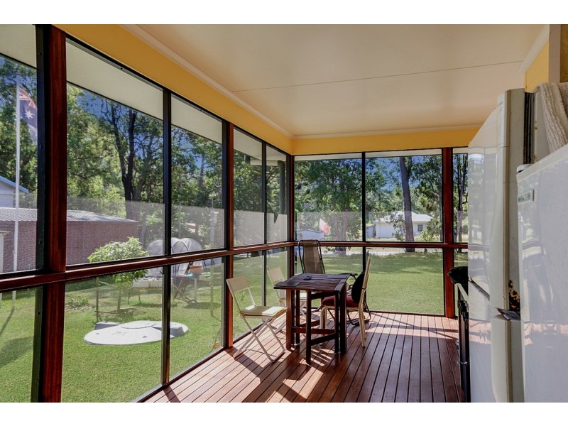 3 Helen Parade, Lamb Island QLD 4184