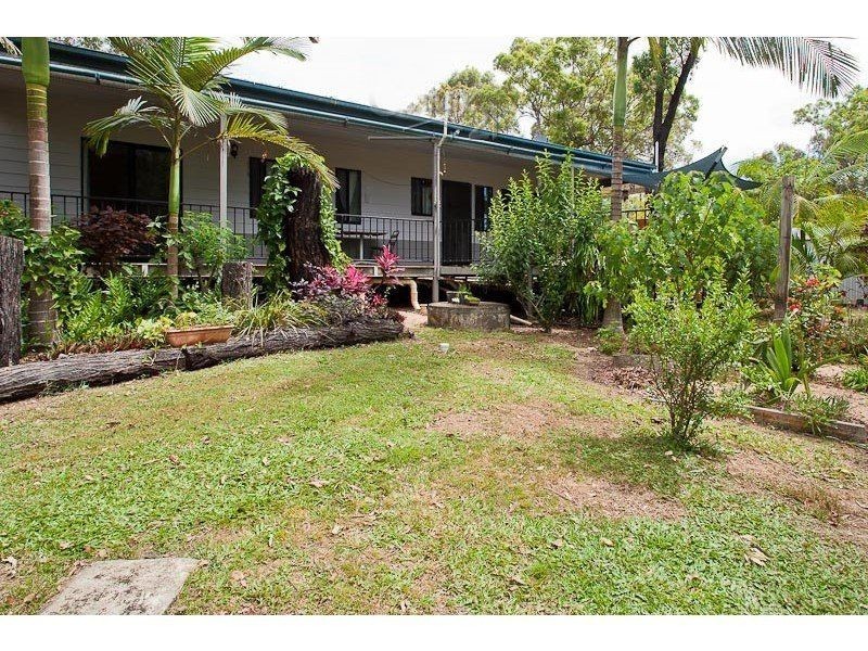 10 Peace Street, Lamb Island QLD 4184