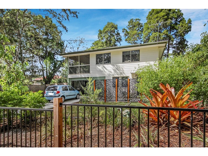 32 James Street, Coochiemudlo Island QLD 4184