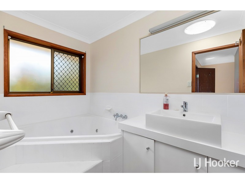 63 Whitehall Avenue, Birkdale QLD 4159