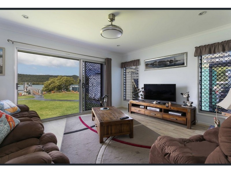 31-33 Wahine Drive, Russell Island QLD 4184