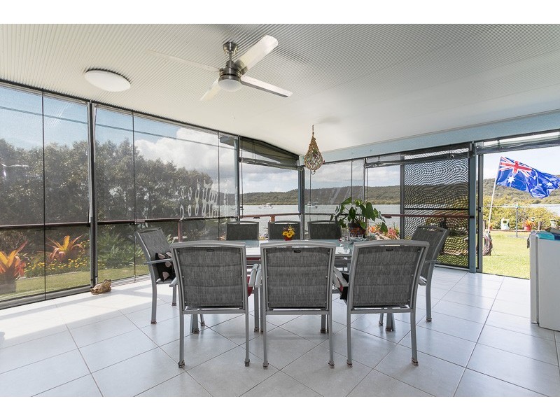 31-33 Wahine Drive, Russell Island QLD 4184