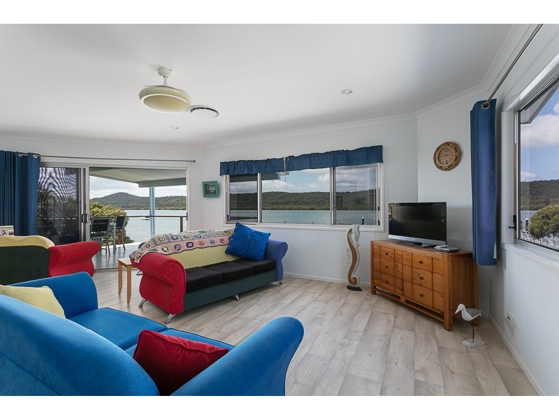 31-33 Wahine Drive, Russell Island QLD 4184