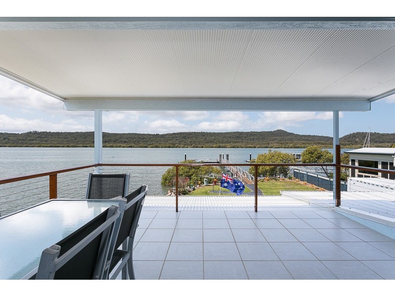 31-33 Wahine Drive, Russell Island QLD 4184