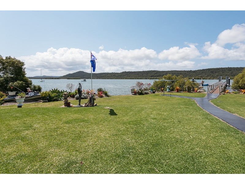 31-33 Wahine Drive, Russell Island QLD 4184