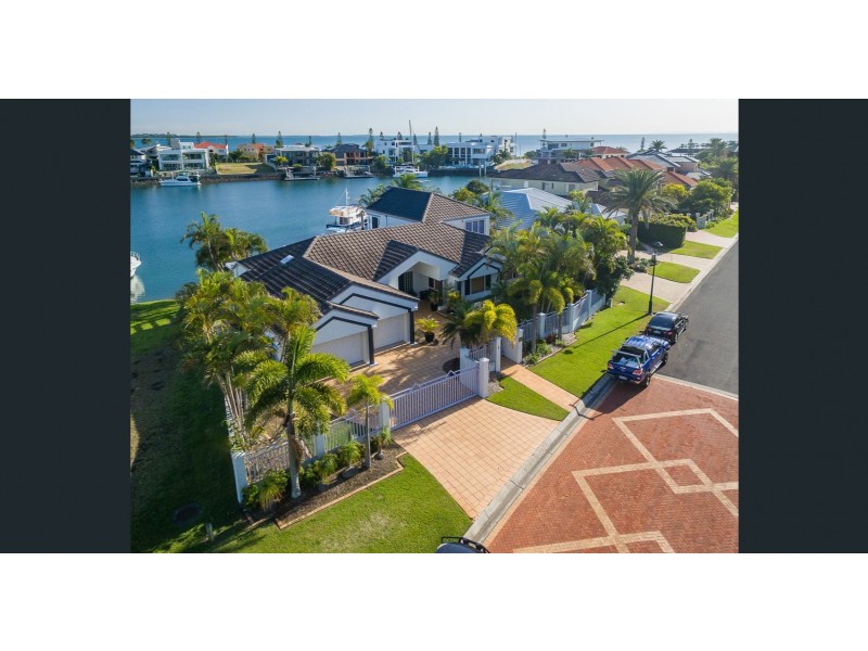 4 Raby Bay Boulevard, Cleveland QLD 4163