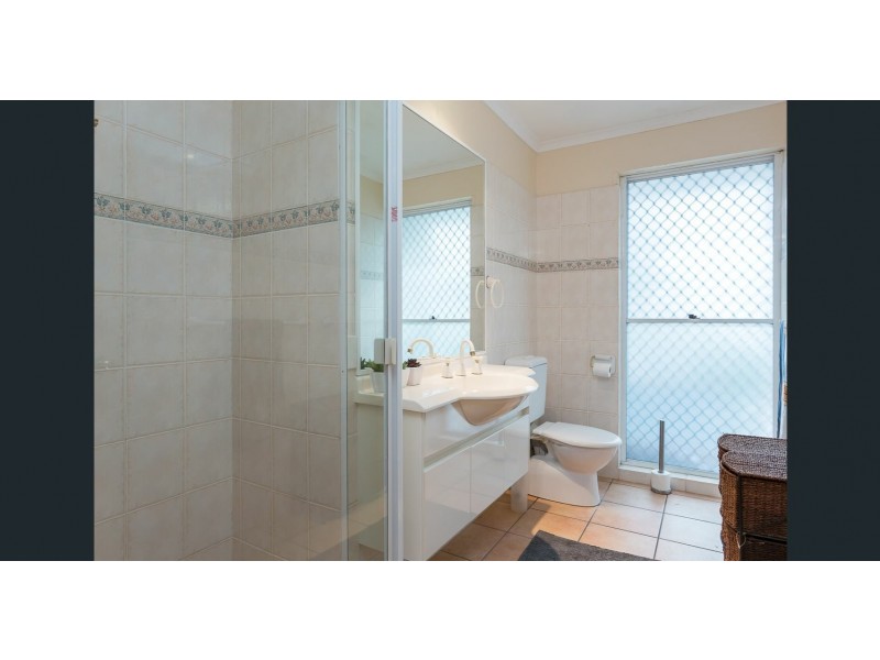 4 Raby Bay Boulevard, Cleveland QLD 4163