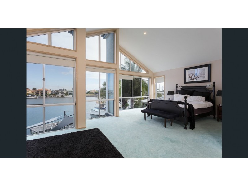 4 Raby Bay Boulevard, Cleveland QLD 4163