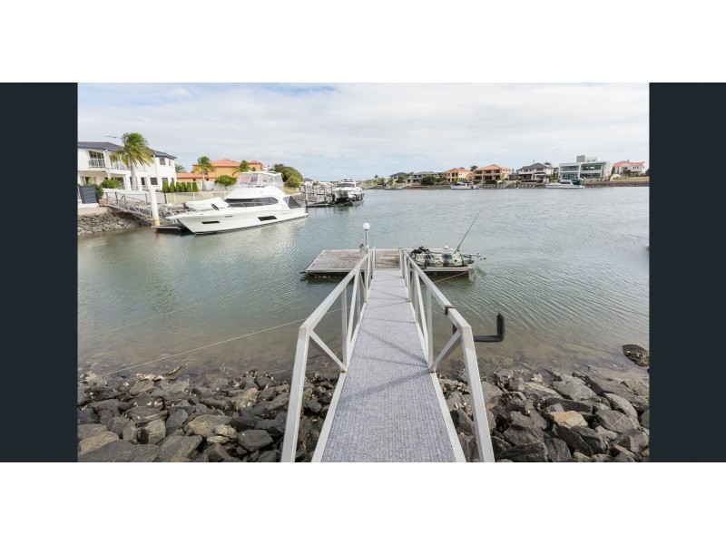 4 Raby Bay Boulevard, Cleveland QLD 4163