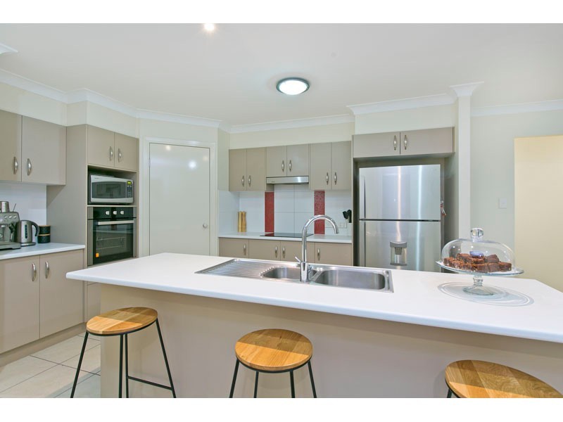 10 Lizard Place, Redland Bay QLD 4165