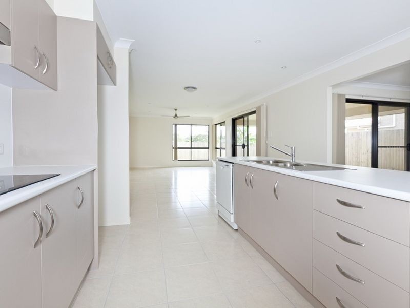 10 Lizard Place, Redland Bay QLD 4165