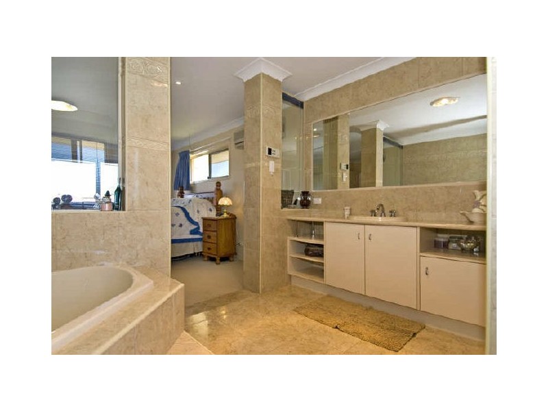5 Mallan Terrace, Birkdale QLD 4159