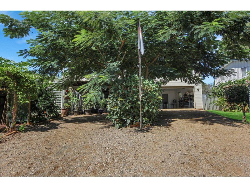 74 Perulpa Drive, Lamb Island QLD 4184