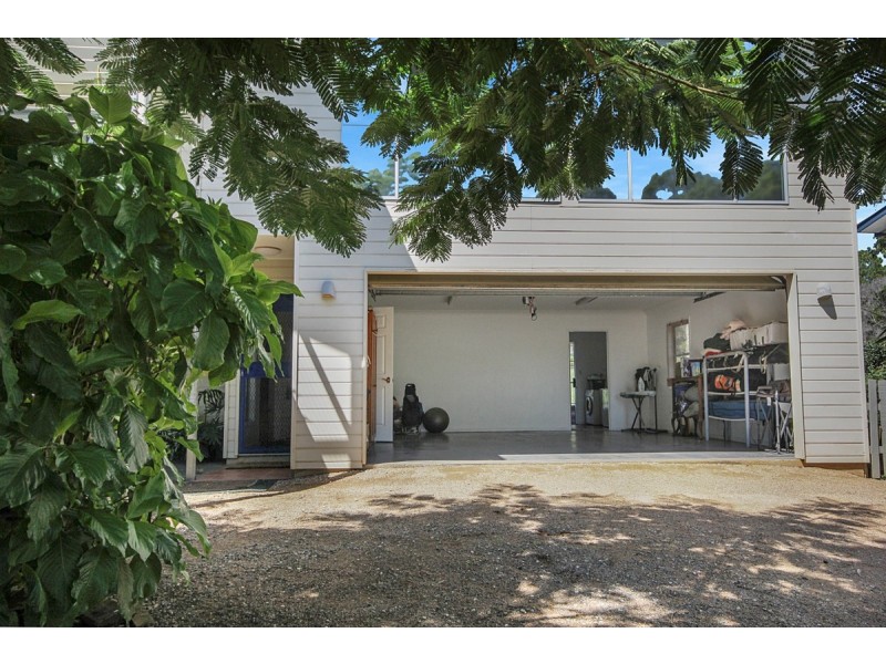 74 Perulpa Drive, Lamb Island QLD 4184