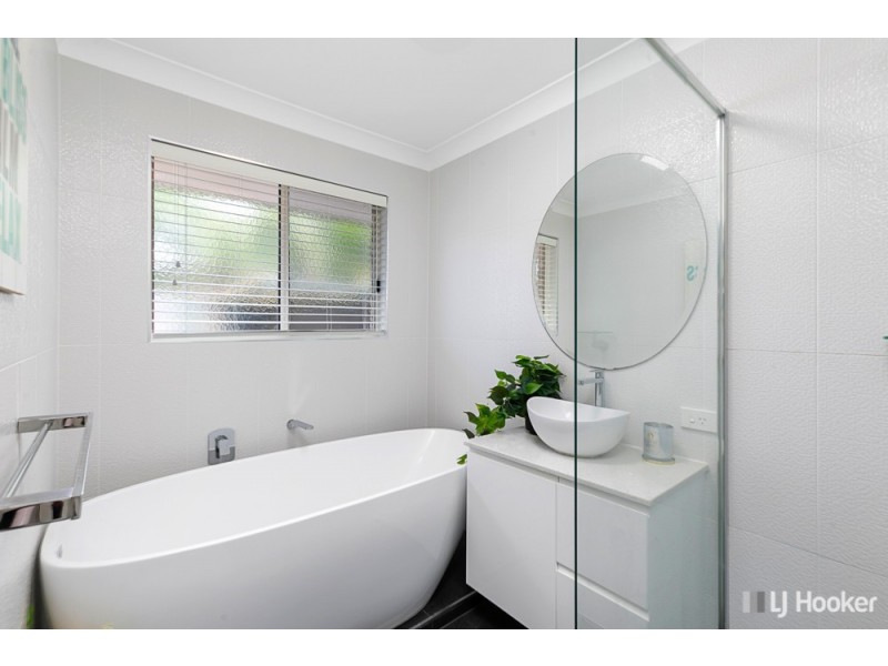 5 Sirocco Court, Ormiston QLD 4160