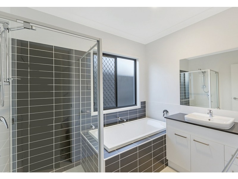 177 Kamarin Street, Manly West QLD 4179