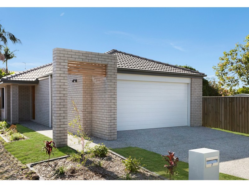 7 Simon Street, Victoria Point QLD 4165