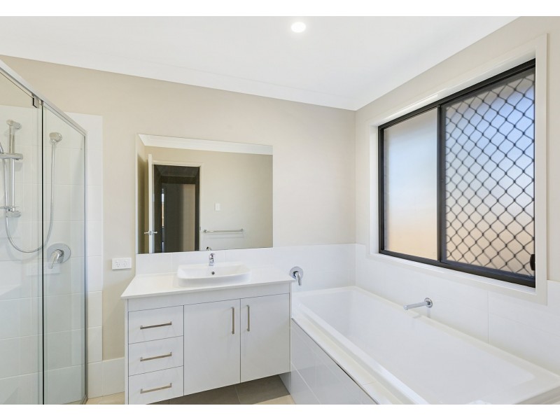 7 Simon Street, Victoria Point QLD 4165