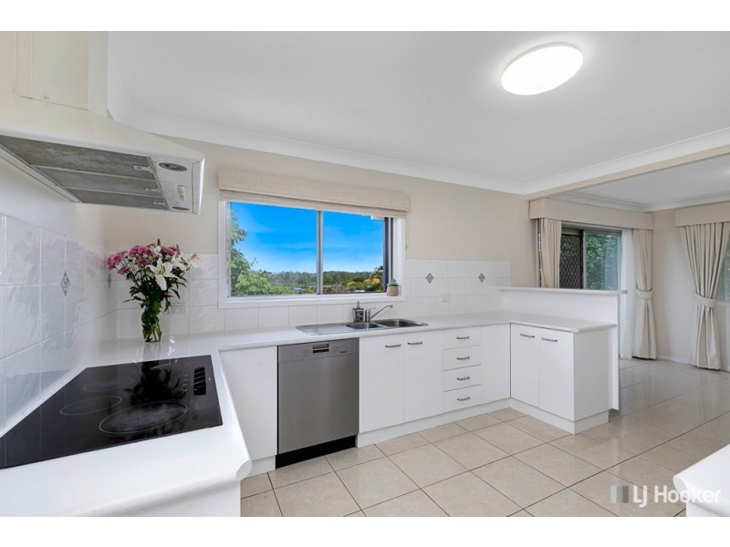 39 Tandanya Street, Mansfield QLD 4122