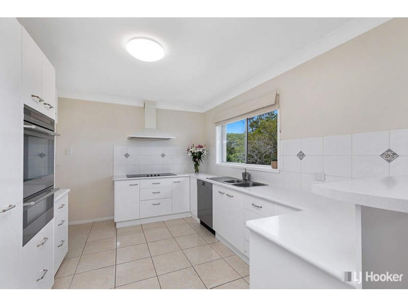 39 Tandanya Street, Mansfield QLD 4122