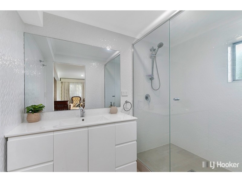 39 Tandanya Street, Mansfield QLD 4122