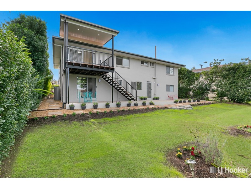 39 Tandanya Street, Mansfield QLD 4122