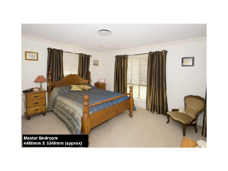 7 Kimbolton Drive, Redland Bay QLD 4165