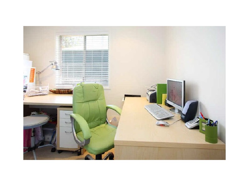 4 Christopher Street, Redland Bay QLD 4165