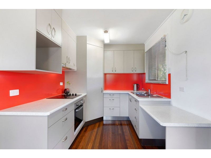 10 Eccles Street, Wynnum West QLD 4178