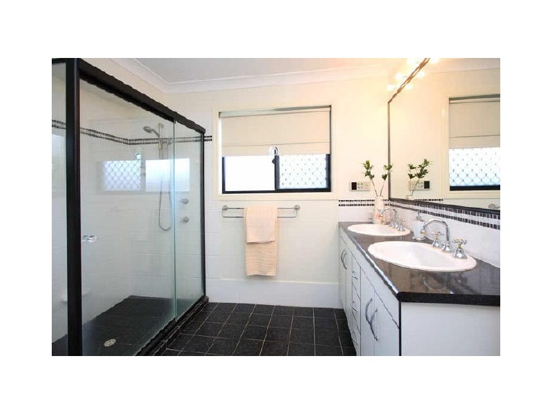2 Wagan Place, Wellington Point QLD 4160
