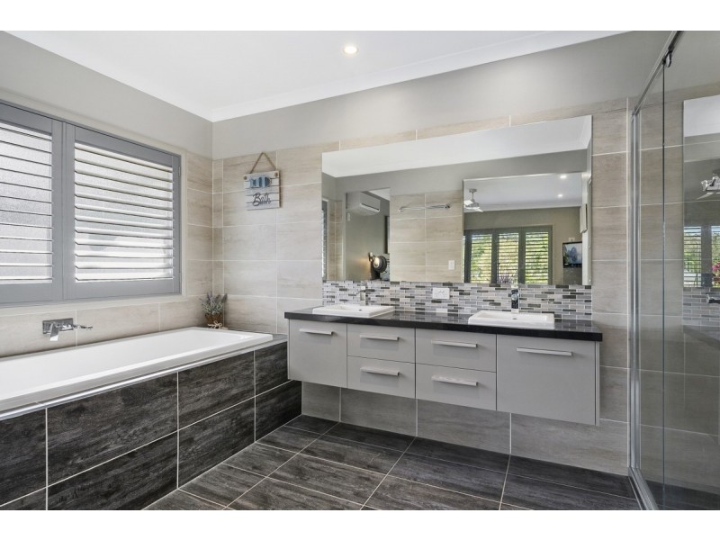 42 Otto Nothling Place, Beerwah QLD 4519