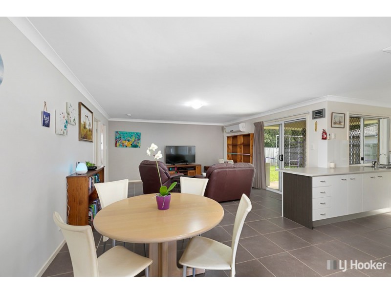 16 Green Place, Redland Bay QLD 4165