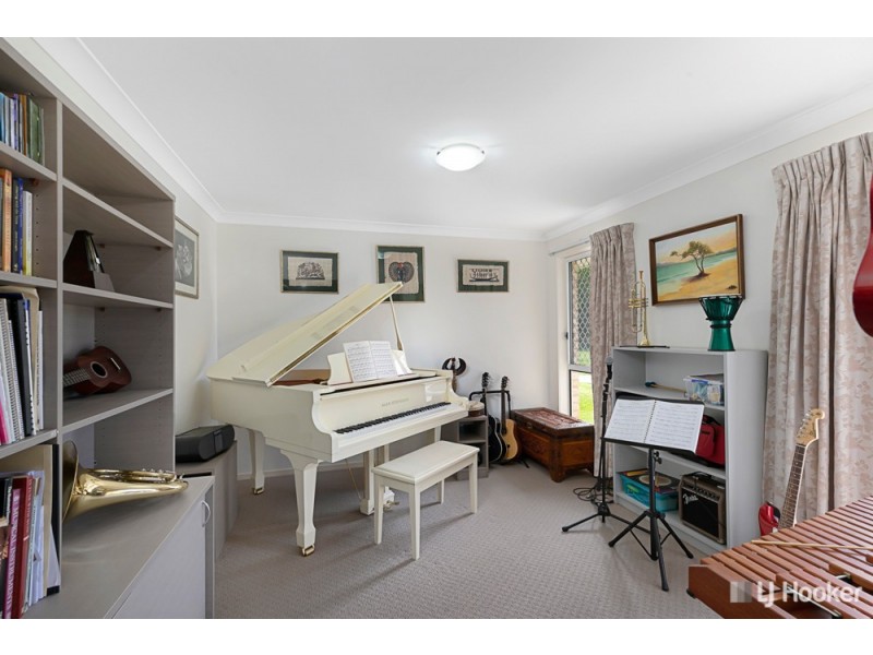 16 Green Place, Redland Bay QLD 4165