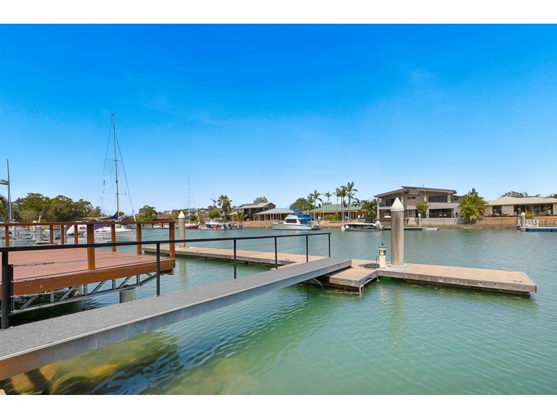 16 Sternlight Court, Raby Bay QLD 4163