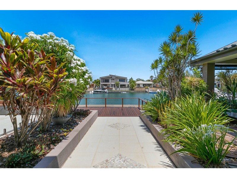 16 Sternlight Court, Raby Bay QLD 4163
