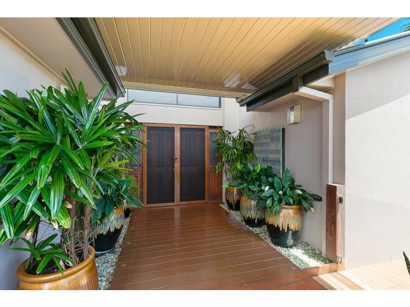 16 Sternlight Court, Raby Bay QLD 4163