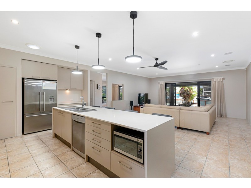 16 Sternlight Court, Raby Bay QLD 4163