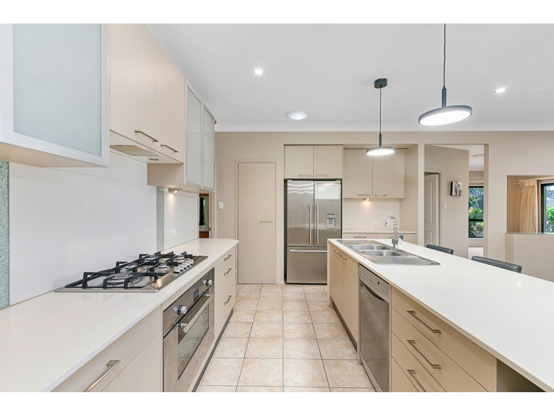 16 Sternlight Court, Raby Bay QLD 4163