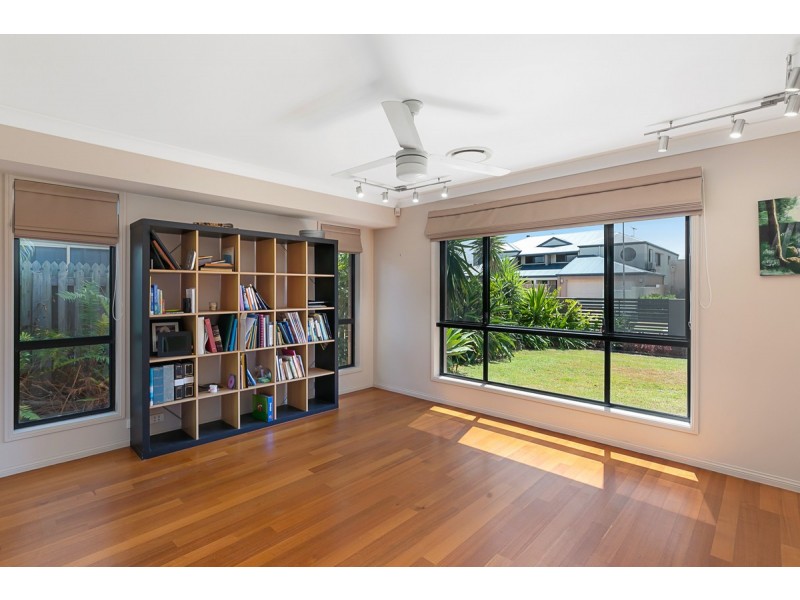 16 Sternlight Court, Raby Bay QLD 4163