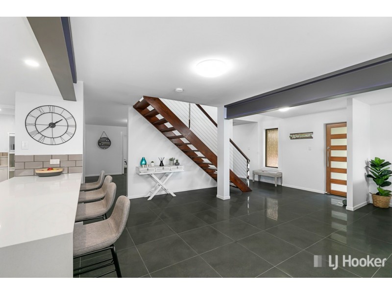 5 Robin Parade, Victoria Point QLD 4165