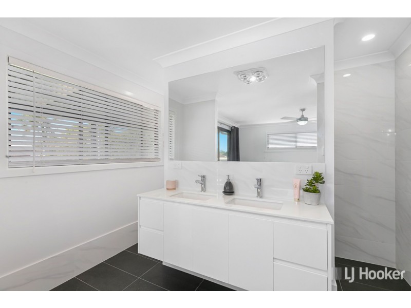 5 Robin Parade, Victoria Point QLD 4165