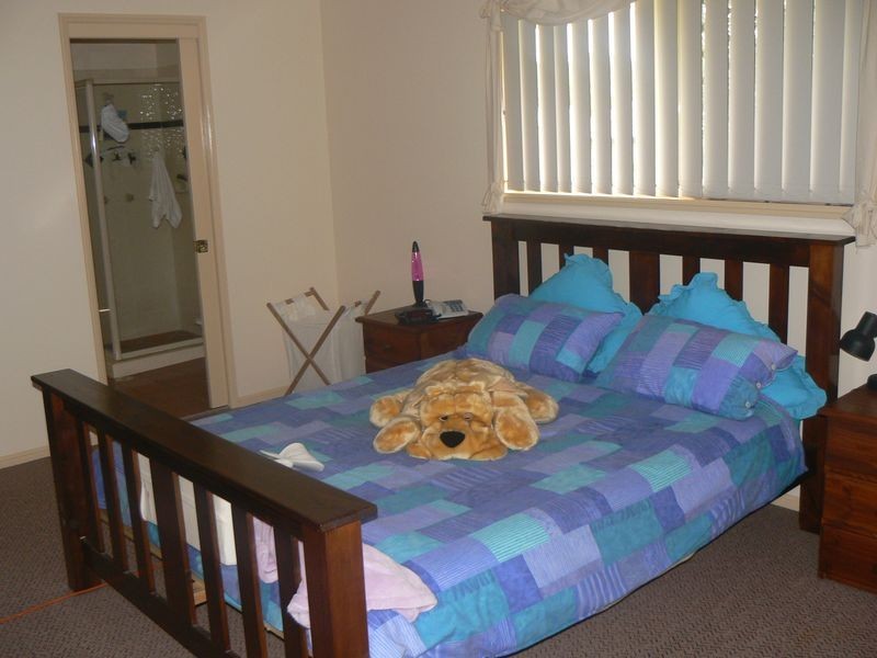 1 Potts Place, Redland Bay QLD 4165