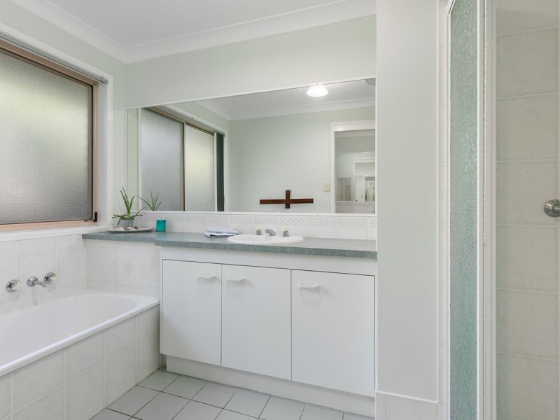 2 Horton Place, Wellington Point QLD 4160