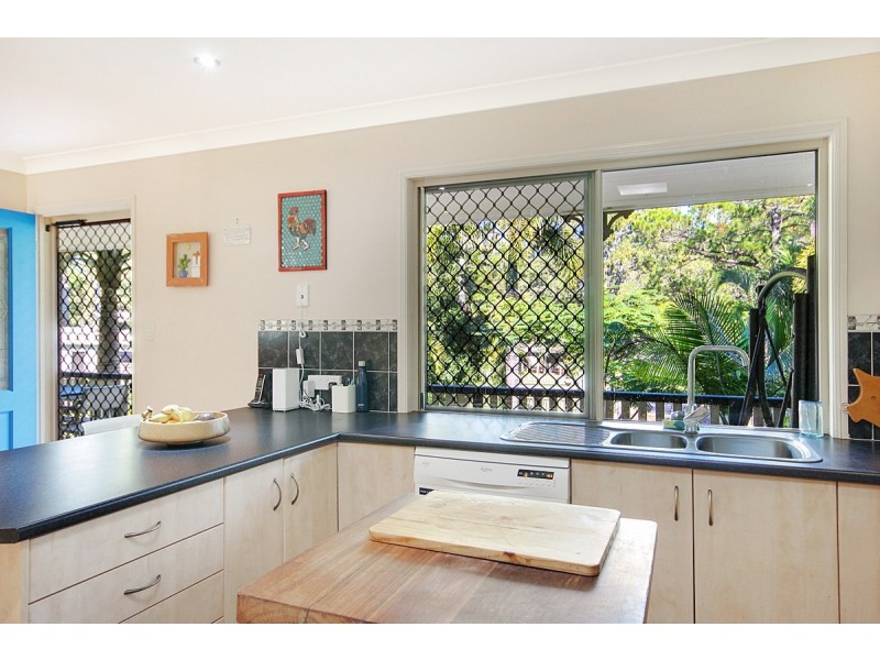 5 Halcyon Street, Lamb Island QLD 4184