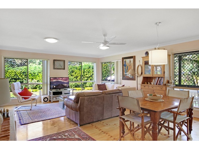 5 Halcyon Street, Lamb Island QLD 4184