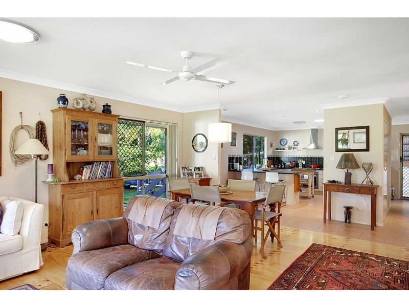 5 Halcyon Street, Lamb Island QLD 4184
