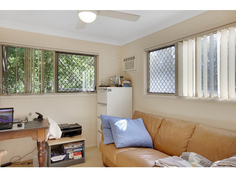 5 Halcyon Street, Lamb Island QLD 4184