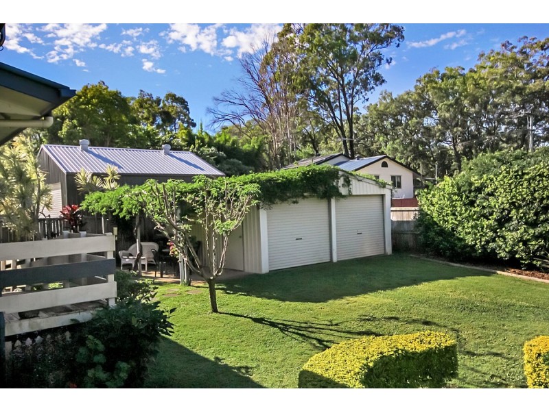 5 Halcyon Street, Lamb Island QLD 4184