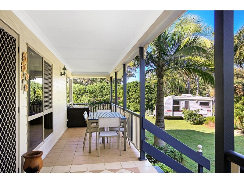 5 Halcyon Street, Lamb Island QLD 4184